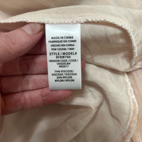 Splendid Ryan Velvet Button-Down Large
Champagne pink - Picture 9 of 11